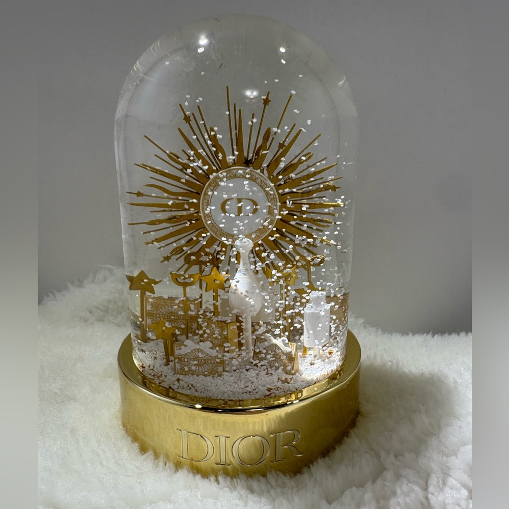 Dior gift 2024 Christmas  snow Globe - Picture 7 of 9